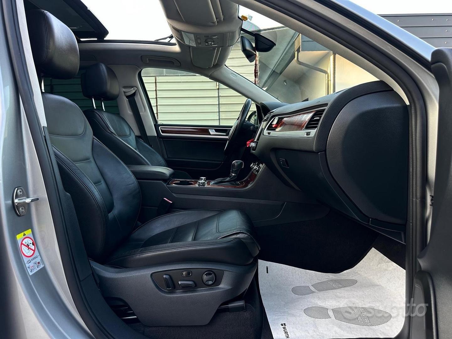 Volkswagen Touareg 3.0 TSI Hybride 333ch - Toit ouvrant panoramique - Xénon - Suspension pneumatique - Sièges éléctriques
