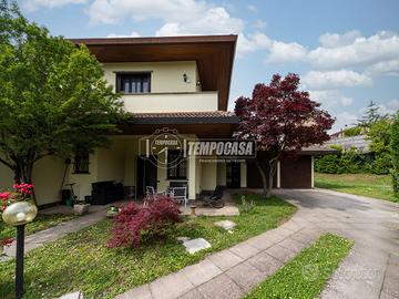 Villa Unifamiliare completamente ristrutturata con