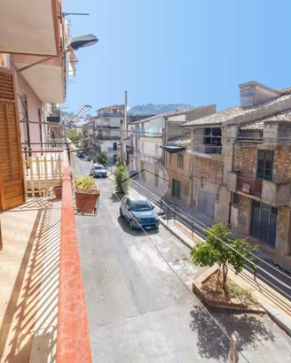 4 LOCALI A BELMONTE MEZZAGNO