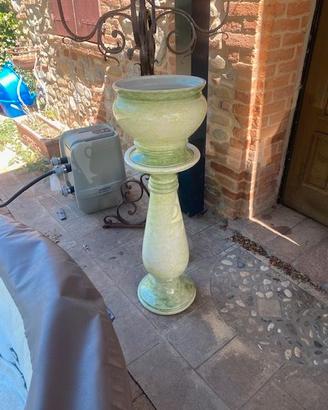 vaso con piedistallo