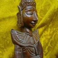 Statua Divinità orientale in legno