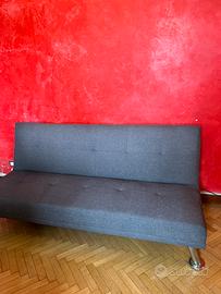 Divano letto compatto in buono stato