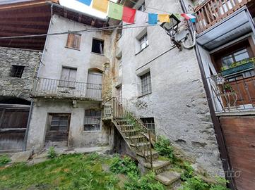 CASA SEMINDIPENDENTE A LA SALLE