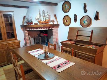 Arredo taverna in legno massello stile friulano