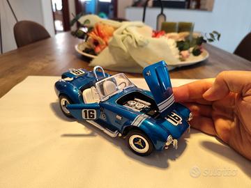Shelby Cobra 427S/C scala 1/18 marca Majorette