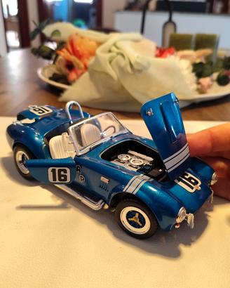 Shelby Cobra 427S/C scala 1/18 marca Majorette
