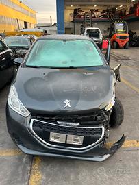 Peugeot 208 del 2013 per ricambi