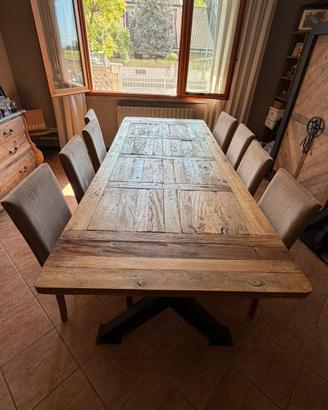 Tavolo in legno di design con 8 sedie