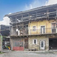 RUSTICO DI AMPIA METRATURA CON MAGAZZINO!!