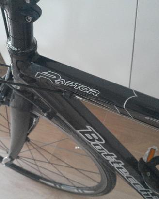 bici trekking leggera carbonio alluminio