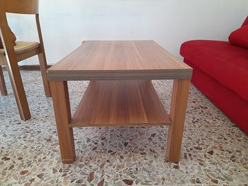 Tavolinetto in legno chiaro  da  sala