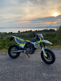 Husqvarna 701 Supermoto depo a libretto