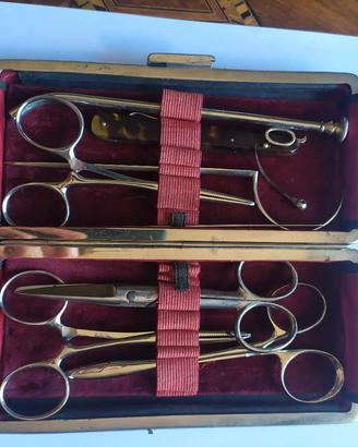 set ferri chirurgici con custodia originale