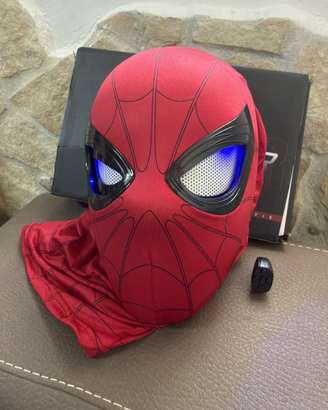 Maschera Spiderman con occhi telecomandati