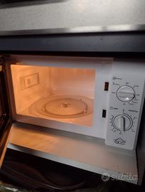 Fornetto a microonde praticamente nuovo