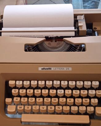 macchina da scrivere vintage Olivetti