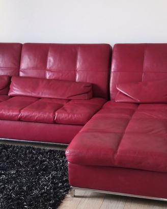 Divano rosso in pelle