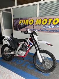 Cross AJP 125