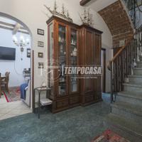 SOLUZIONE SEMINDIPENDENTE CON GIARDINO E GARAGE DO