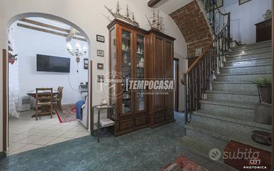 SOLUZIONE SEMINDIPENDENTE CON GIARDINO E GARAGE DO