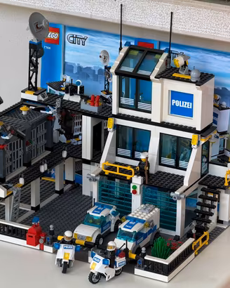 LEGO City 7744 - Stazione Polizia + Libretti