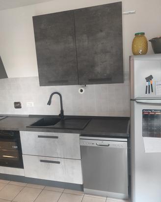 SVUOTO APPARTAMENTO – Cucina, tavolo, mobili e arr