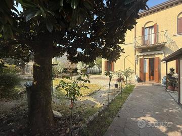 Villetta a schiera di 139 m² con più di 5 locali e