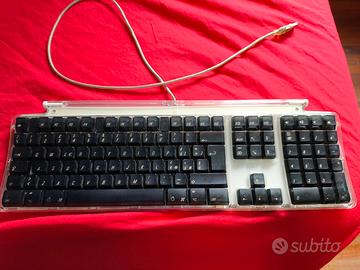Tastiera Apple usb vecchia da pulire e ristruttura