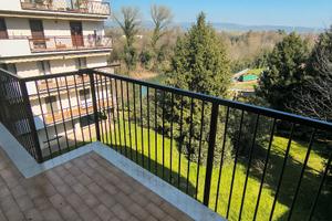 Bilocale con terrazzo e garage