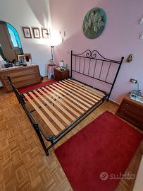 Letto in ferro battuto con rete matrimoniale 