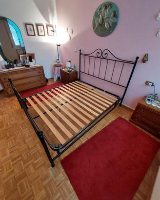 Letto in ferro battuto con rete matrimoniale 