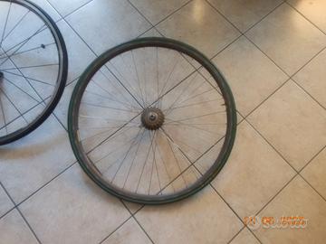 cerchi bici da corsa profilo alto MAVIC