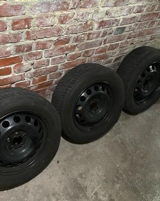 Cerchi 5x108 R16 con gomme Hankook