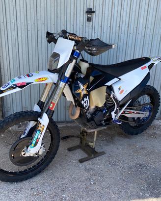 Husqvarna FE 350 ROCKSTAR EDITION 2022 targata