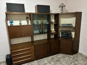Scrivania e mobile in legno massello
