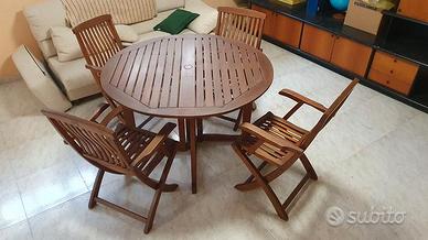 tavolo da esterno con sedie