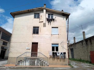 3 LOCALI A CASTROLIBERO