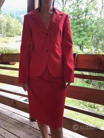 vestito rosso giacca gonna