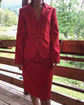 vestito rosso giacca gonna