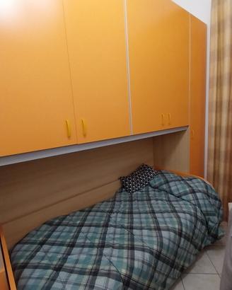 cameretta con armadio a ponte e doppio letto