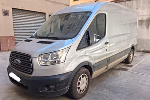 Furgone Ford Transit passo lungo 