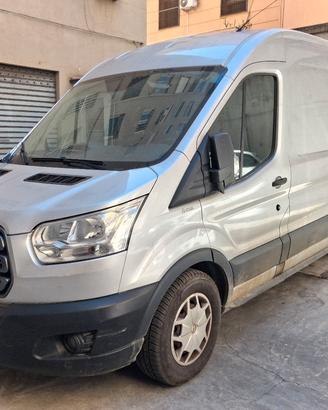 Furgone Ford Transit passo lungo 