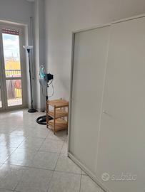 Camera semi arredata in zona Tor pignattara