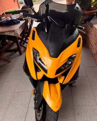 t max anniversario giallo