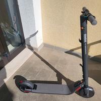 monopattino elettrico Segway Ninebot ES2 