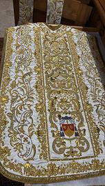 Pianeta sacerdotale in seta bianca