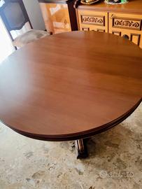 Tavolo vintage con sedie 