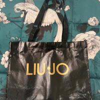 Busta shopper Liu Jo
