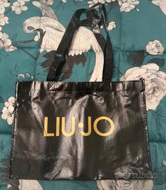 Busta shopper Liu Jo