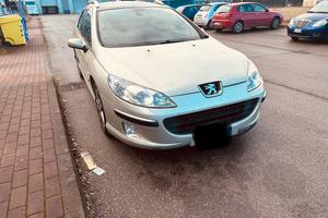 Peugeot 408 con gangio traino